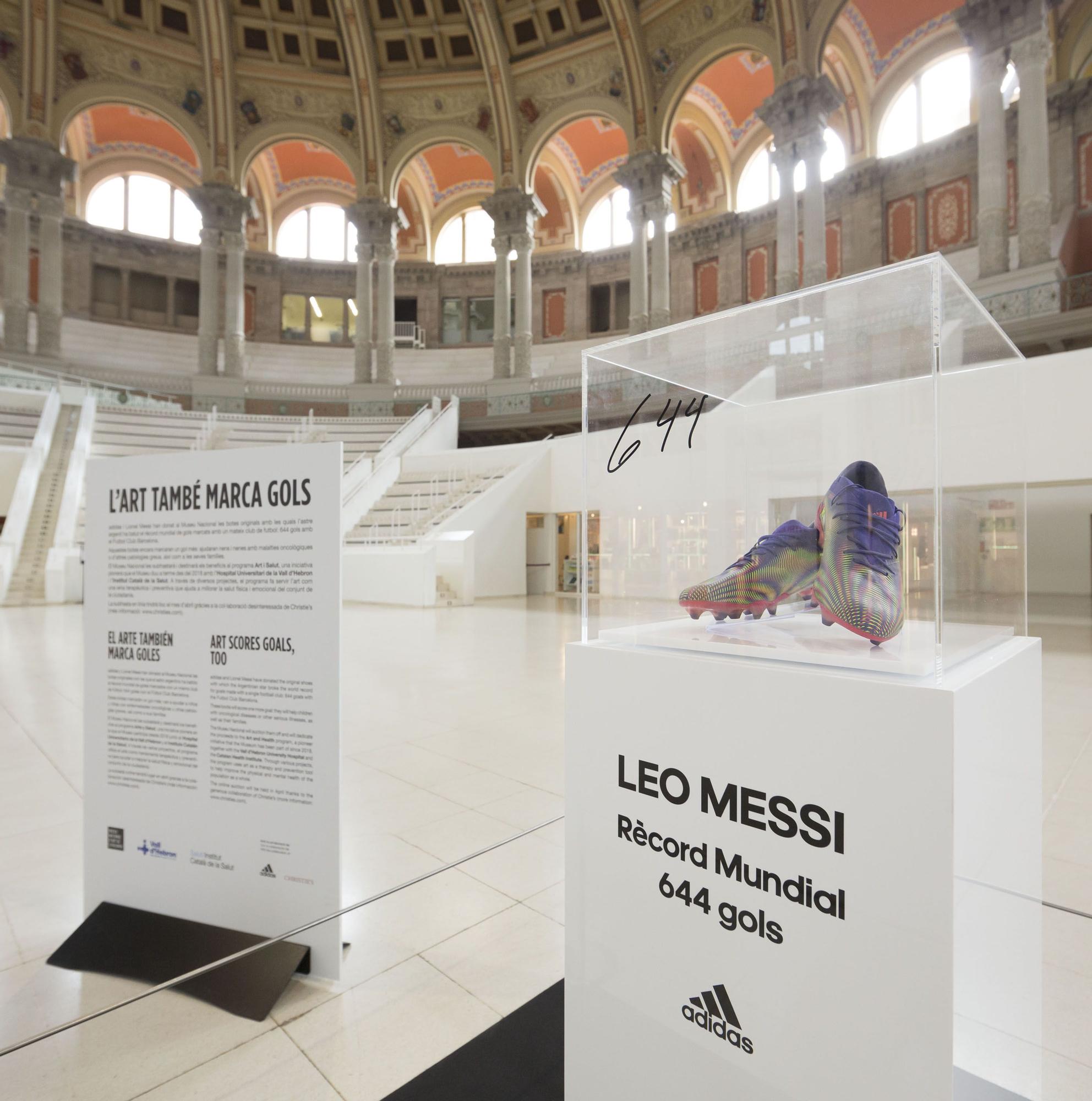 Las botas de Messi, expuestas en el MNAC.