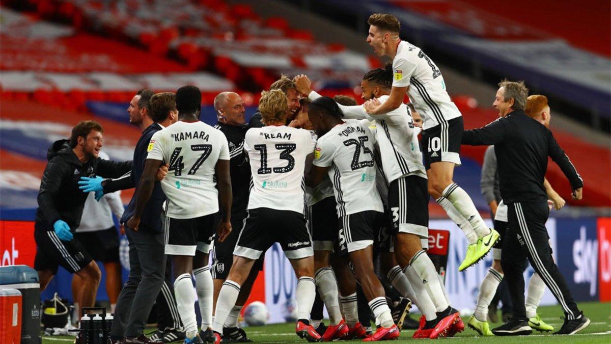 El Fulham celebra el triunfo en Wembley