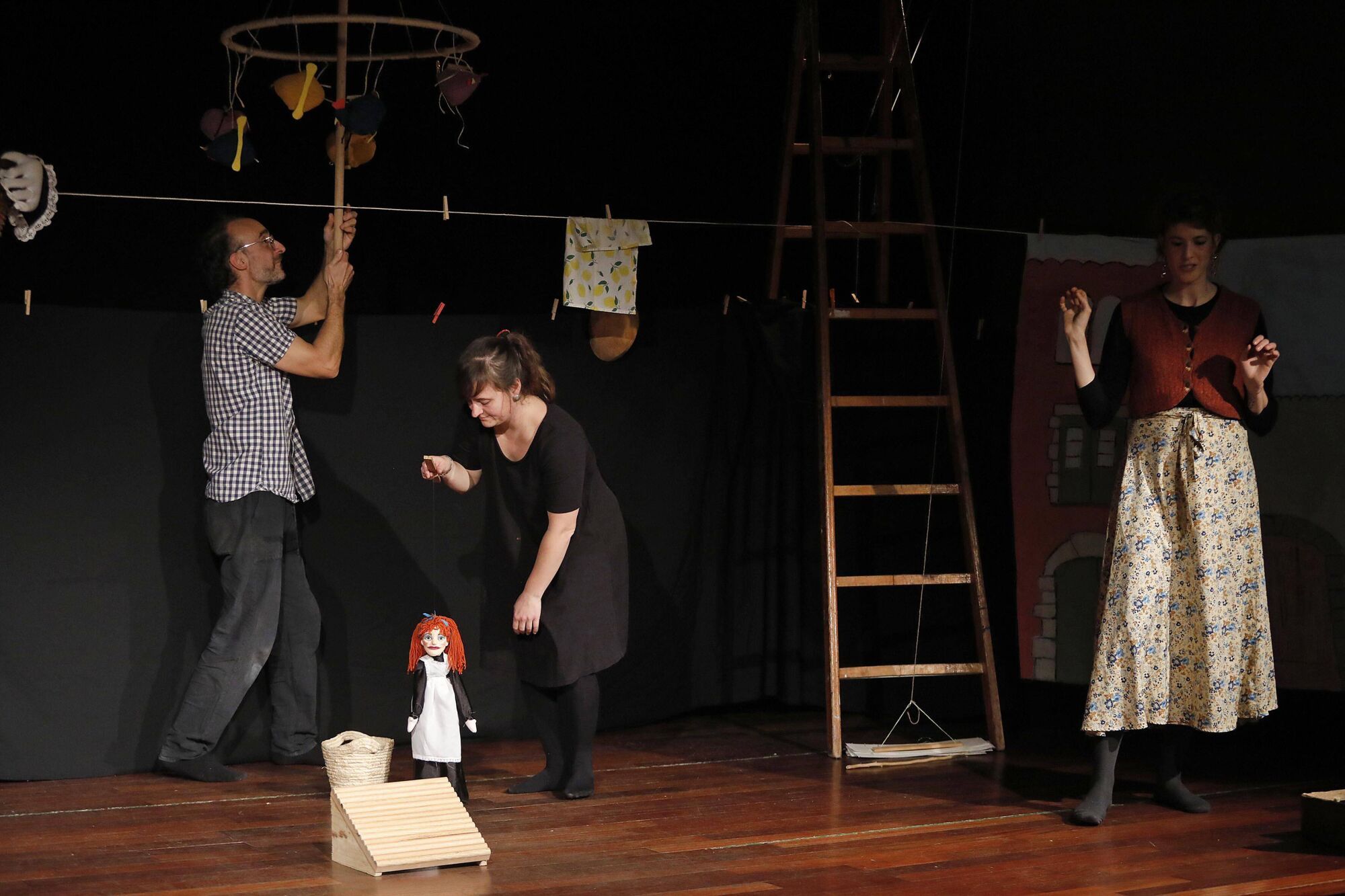 Girona. Centre Civic Pont Major. Espectacle de titelles "Les llegendes del Pont".