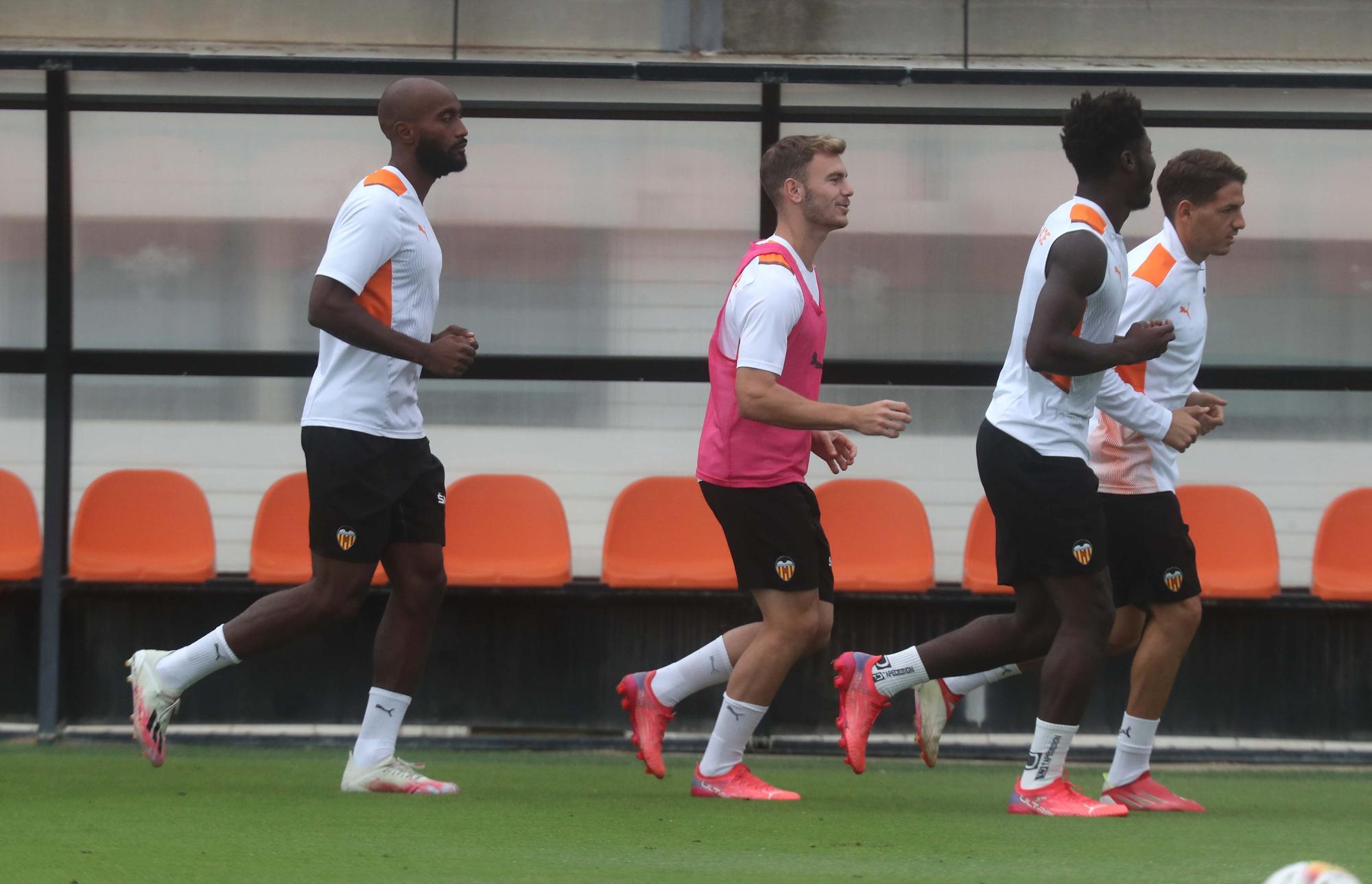 El Valencia CF entrena antes de enfrentarse al Bilbao