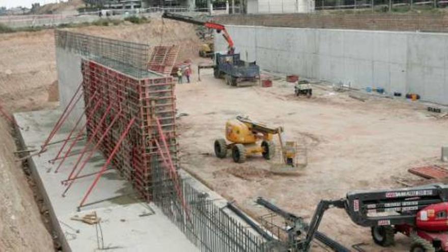 Los trabajos que se están desarrollando a la altura del Camino Viejo de Santa Pola.