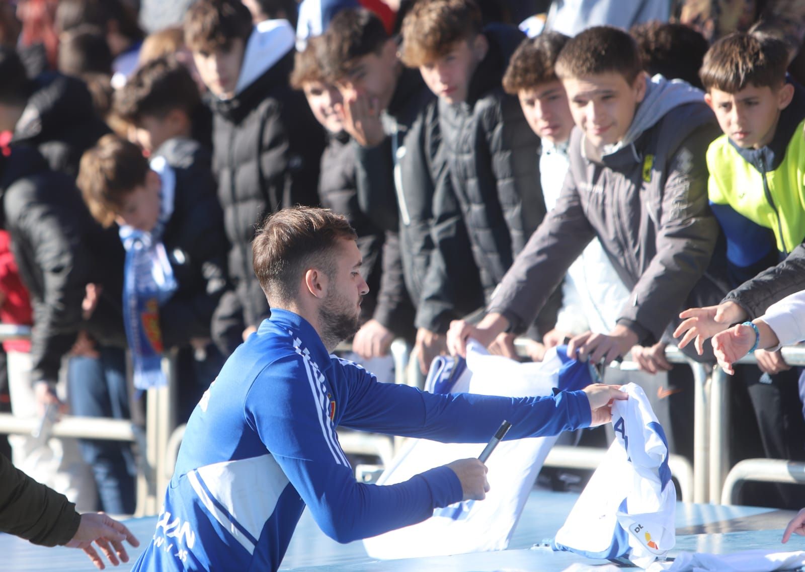 Entrenamiento a puerta abierta del Real Zaragoza en La Romareda (04/01/2023)