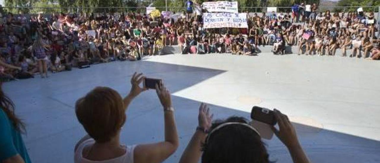 Rechazo unánime en Gandia al calendario escolar de la Generalitat