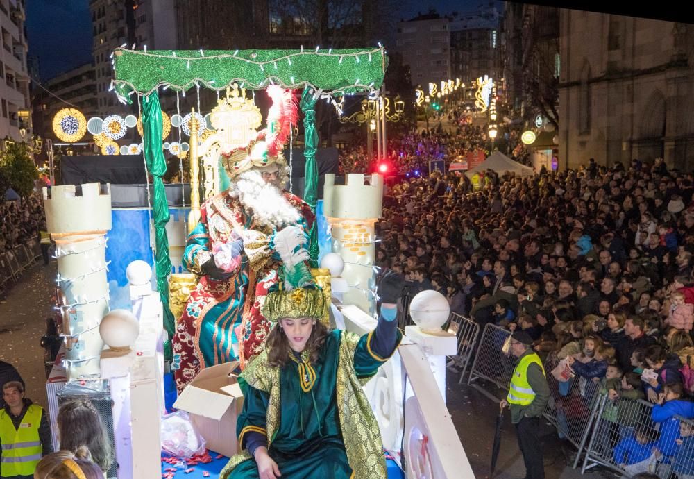 La lluvia dio una tregua y permitió que el desfile se desarrollase según lo planeado - La literatura infantil tomó el relevo al mundo de los dinosaurios