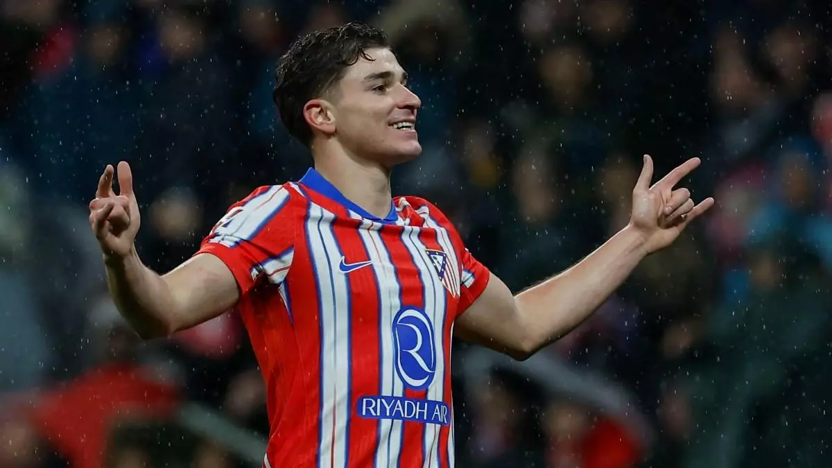 Juli芍n ?lvarez engrandece al Atl谷tico para darle el liderato ante un combativo Athletic