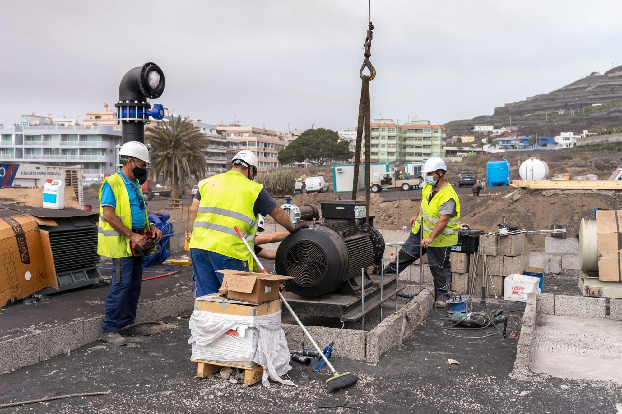 Obras que ejecuta Tedagua en Puertos Naos para instalar desaladoras para los afectados por el volcán de La Palma