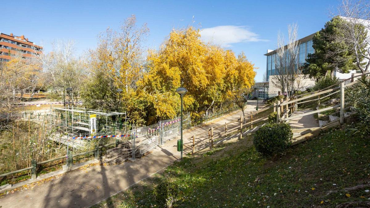 Pasarela del río Huerva a su paso por Zaragoza.