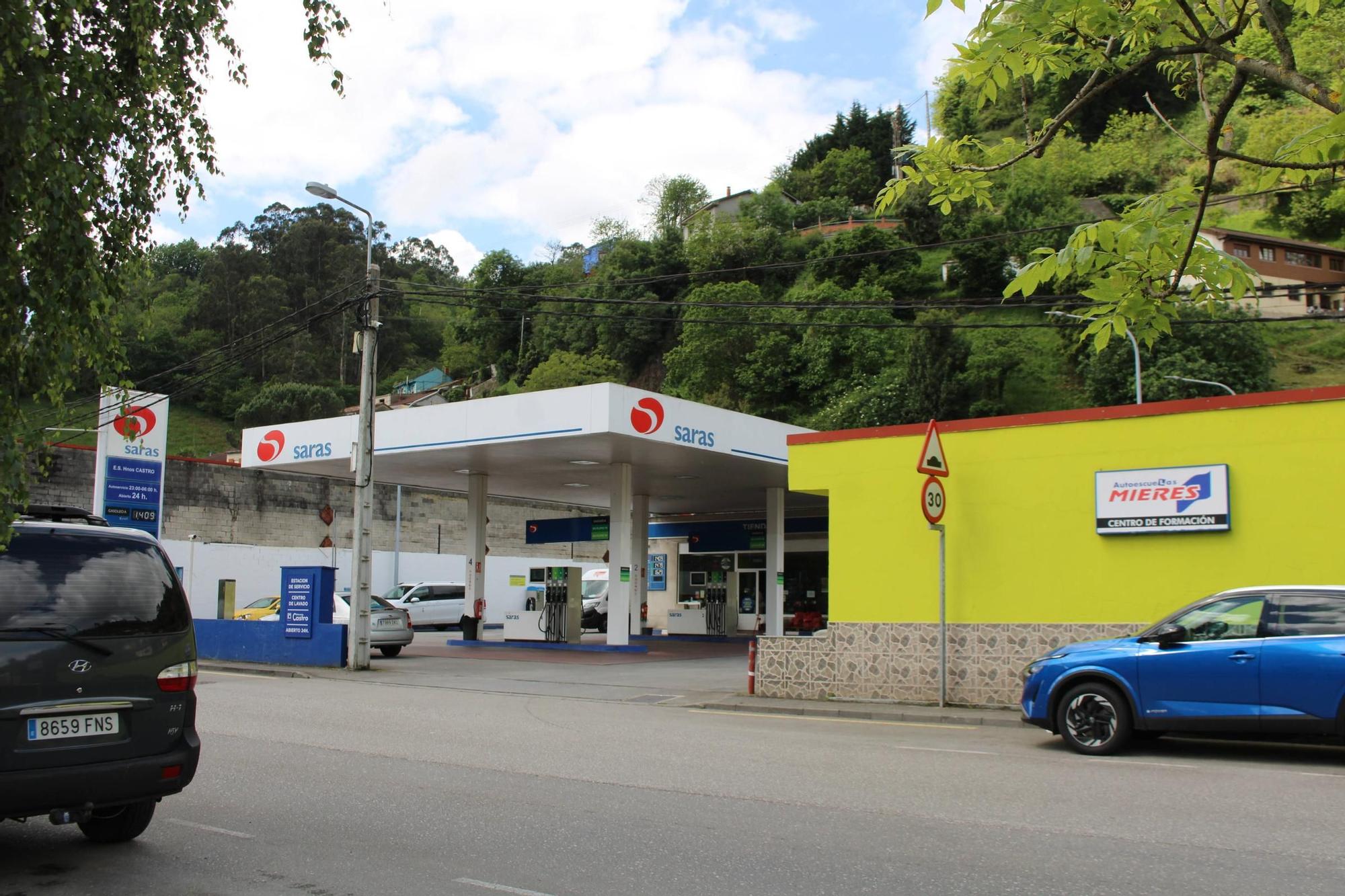 Los destrozos del robo en la gasolinera de Mieres