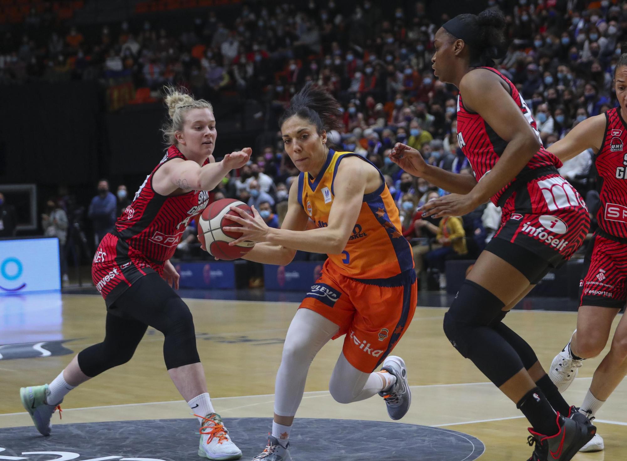 Semifinal de la Copa de la Reina entre el Valencia Basket y el Spar Girona