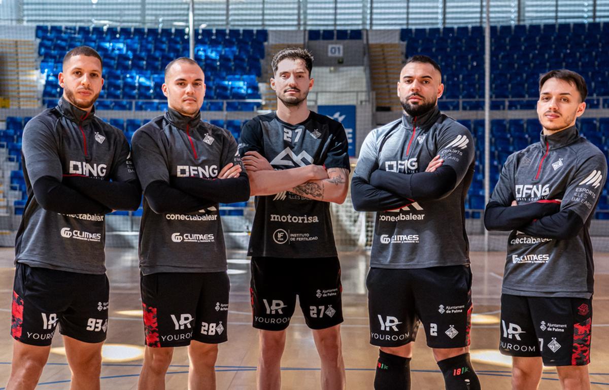 Charuto, Fabinho, Ernesto, Dennis y David Peña posan en Son Moix.