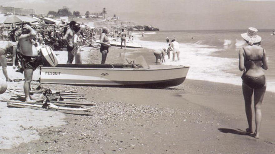 imágenes de una playa malagueña a principios de los años sesenta.