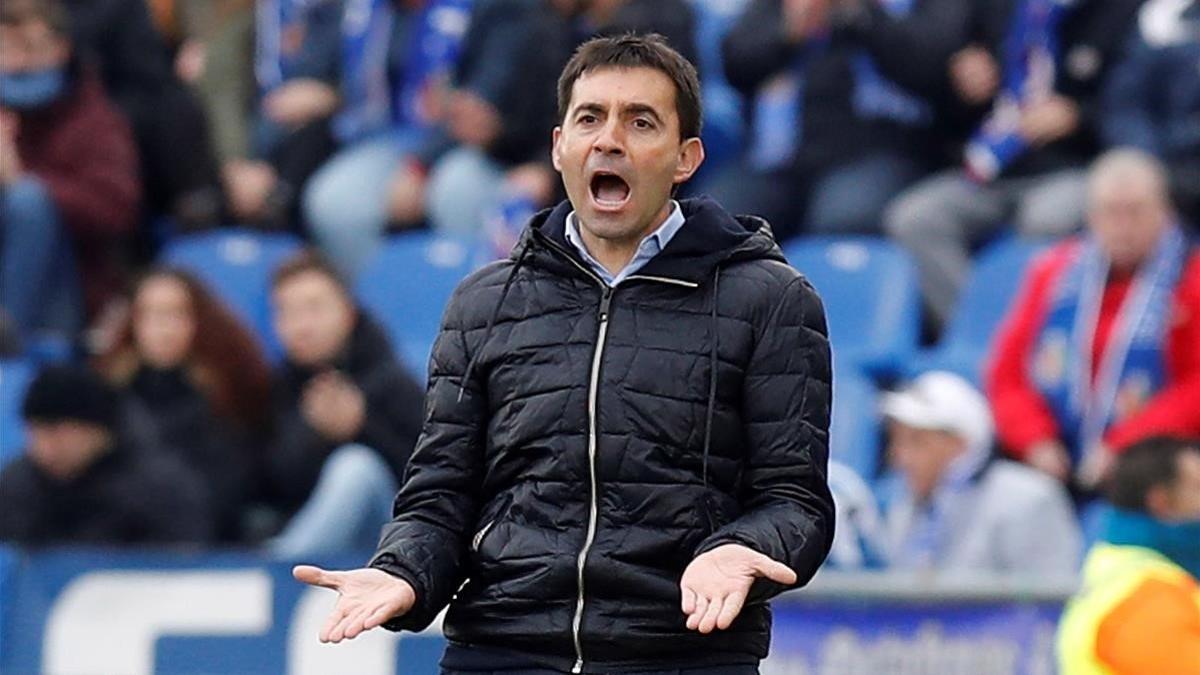 Asier Garitano  da instrucciones durante un partido en Getafe.