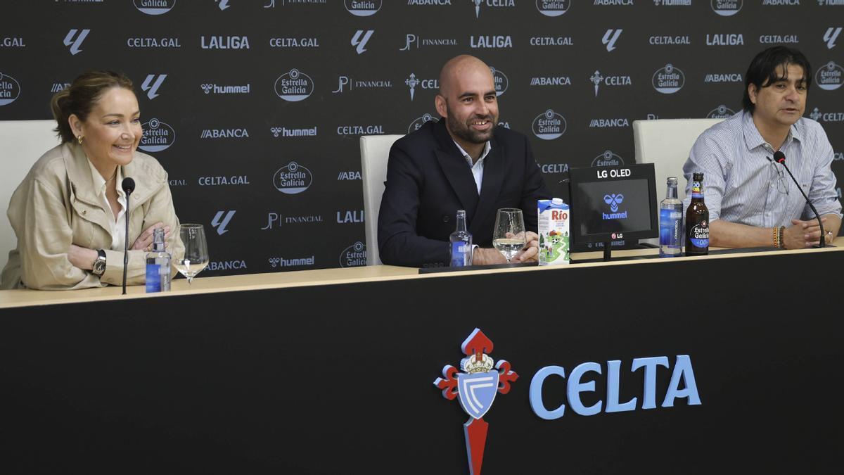 Giráldez, en la rueda de prensa tras su renovación hasta 2028 / Alba Villar