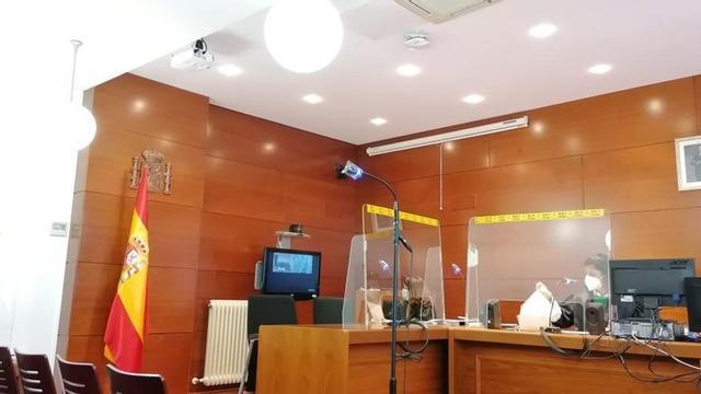 Celebración de un juicio en la sección Penal del Tribunal de Instancia.