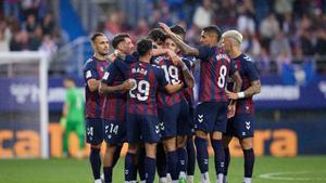 Resumen, goles y highlights del Eibar 4 - 3 Oviedo de la jornada 42 de LaLiga Hypermotion