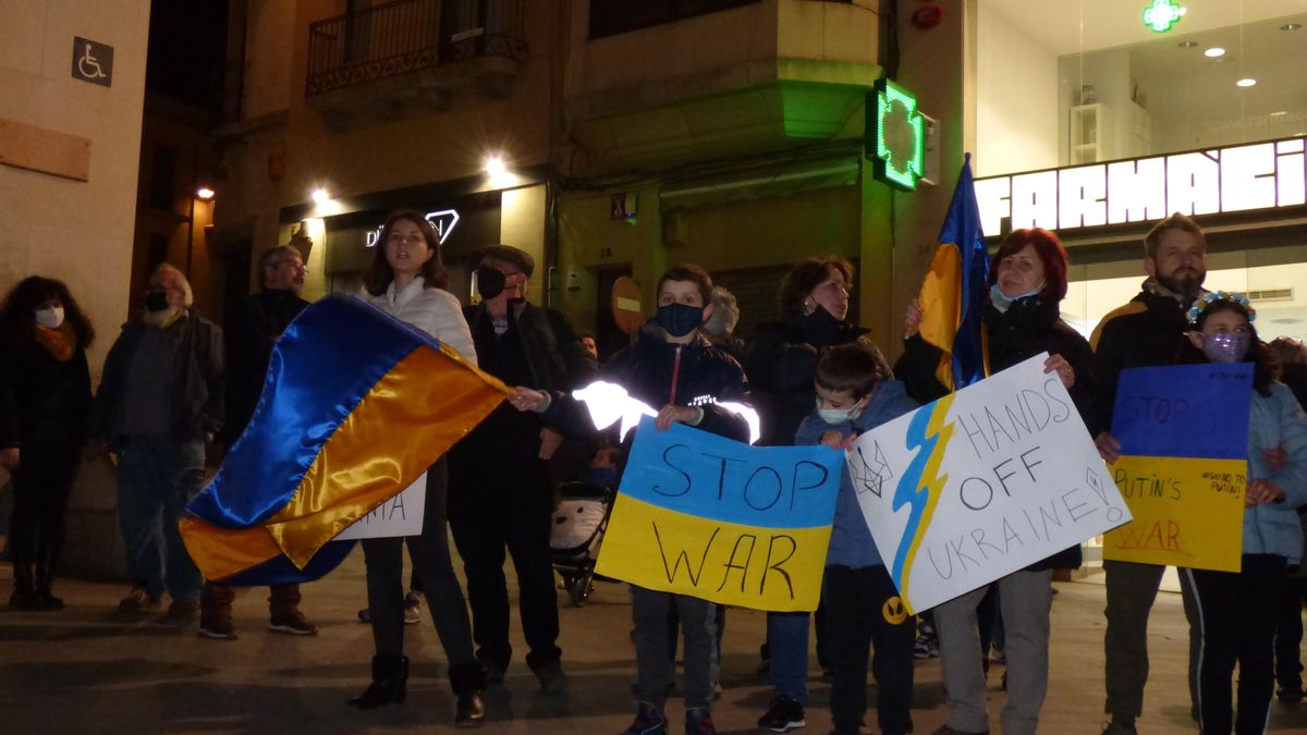 Concentració contra la guerra a Ucraïna, a Figueres