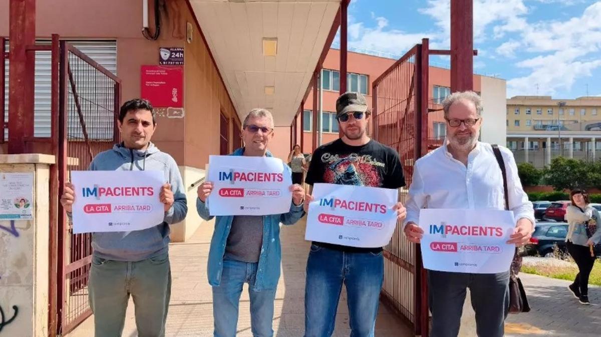 Personas que se quejan sobre la situación de la sanidad.