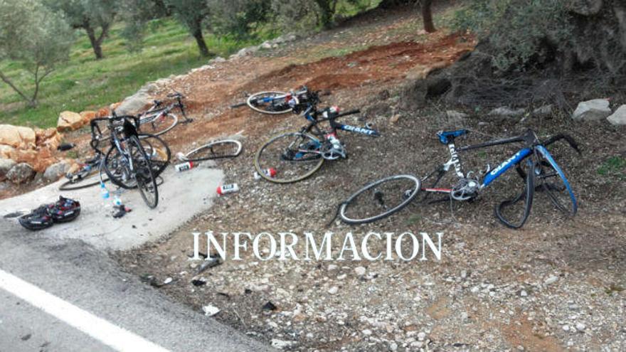 Estado en el que quedaron las bicicletas de los corredores arrollados