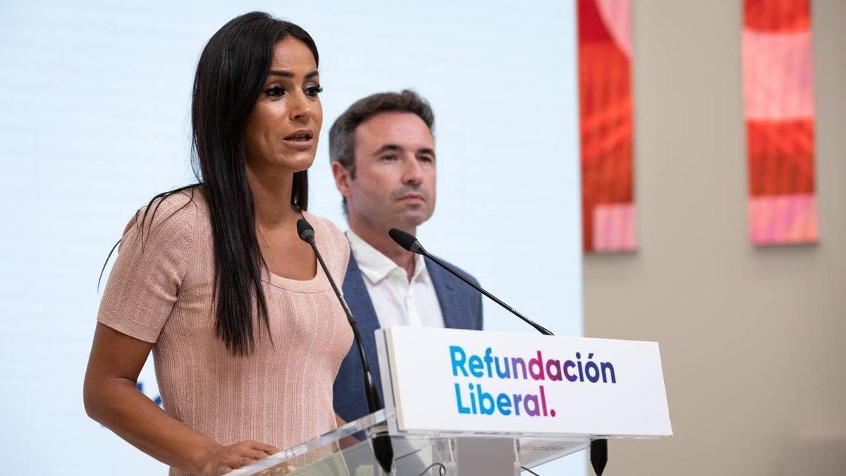 La vicealcaldesa de Madrid y dirigente de Ciudadanos, Begoña Villacís, junto al diputado en el Congreso Guillermo Díaz.