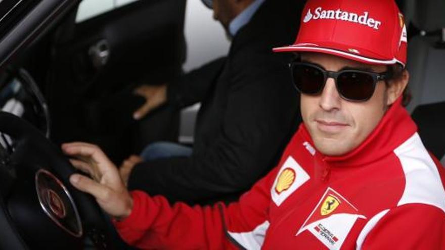 Fernando Alonso al volante de un Ferrari en Spa.