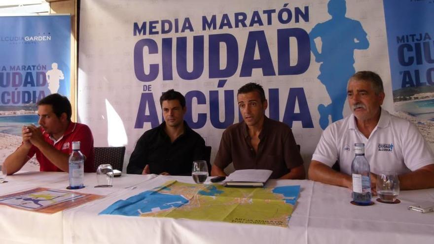 Alcúdia celebra su cuarta  Mitja Marató