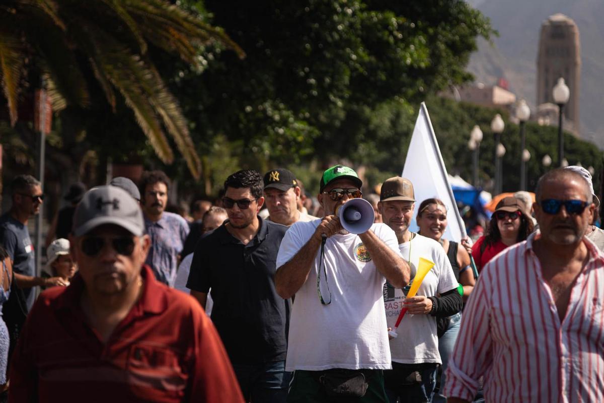 Vendedores del Rastro de Santa Cruz salen a la calle para pedir que los puestos vuelvan a la Recova