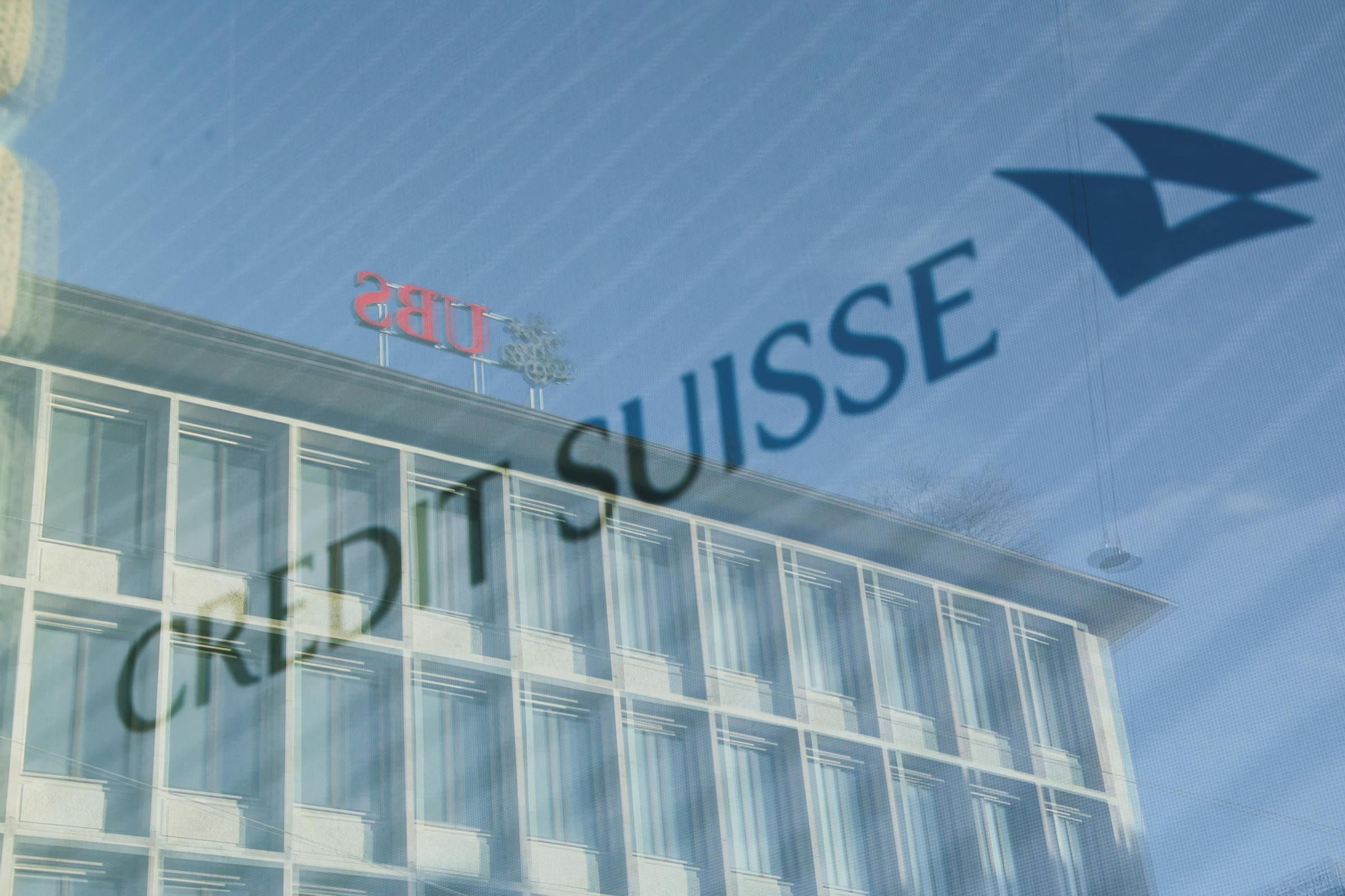 Logos de UBS y Credit Suisse