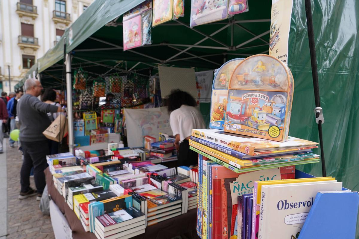 librerías salen a la calle con motivo del Día del Libro