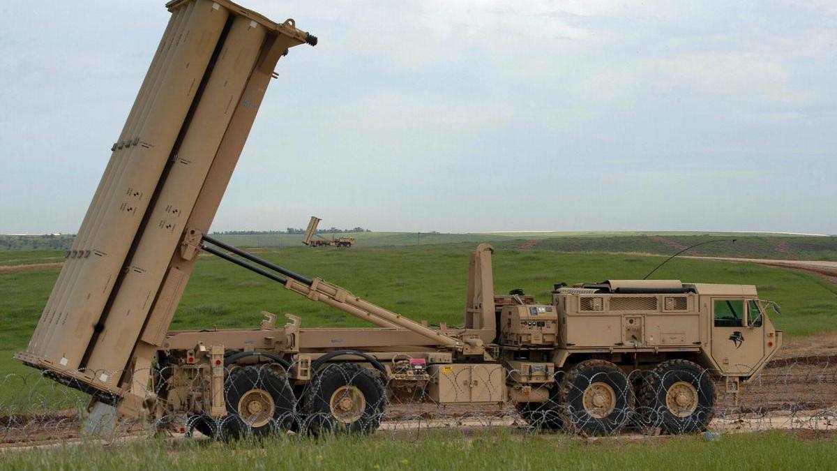 Lanzadera de misiles interceptores THAAD empleada por el Ejército de Estados Unidos para neutralizar los misiles balísticos iraníes.