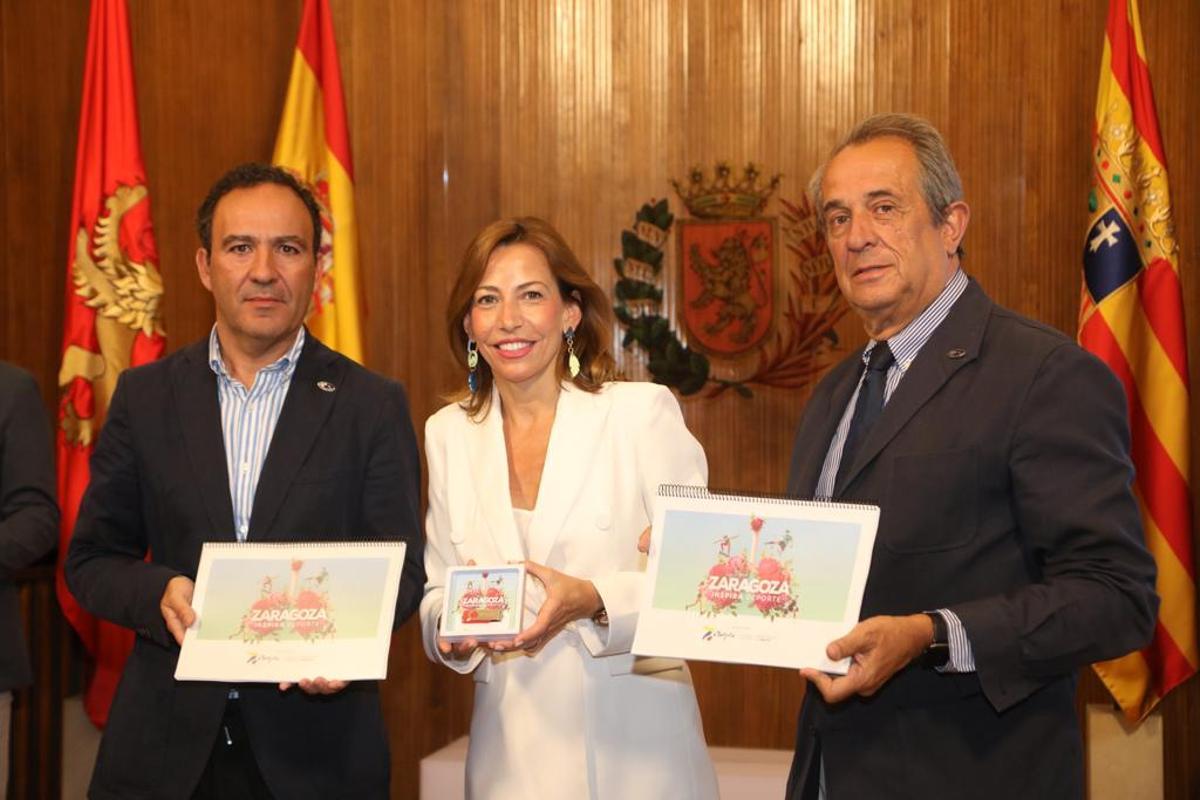 Natalia Chueca, junto Gonzalo Cuesta y Antonio Grande de ACES Europa, entidad que otorga entidad que otorga la distinción de Capital Europea del Deporte.