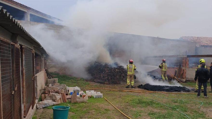 Sofocado un incendio en una leñera de Calanda