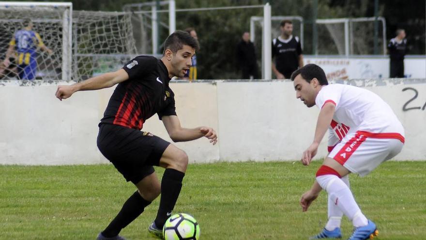 Imagen de un partido reciente del Lalín en el Cortizo.