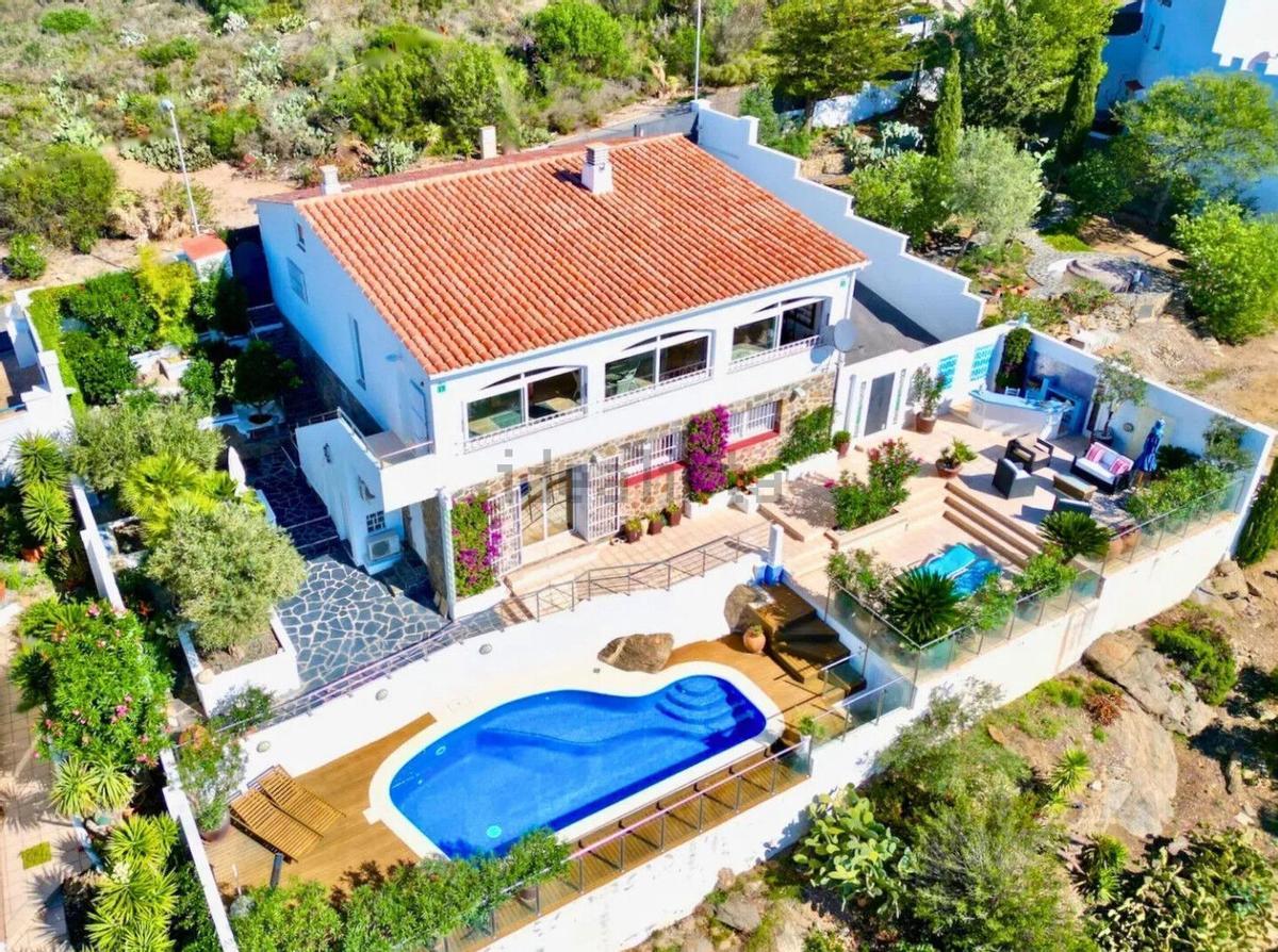 Chalet en venta en Roses.