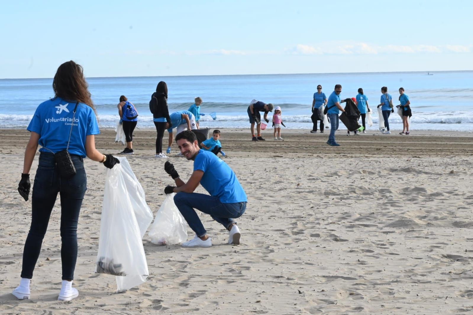 Recogida de ‘basuraleza’ en las playas del Grau de Castelló