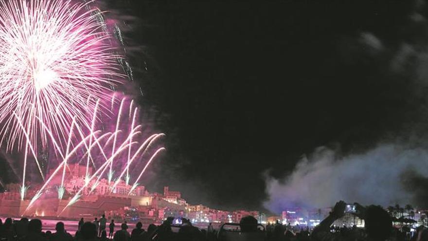 Peñíscola recibe agosto con el gran piromusical de la playa Norte