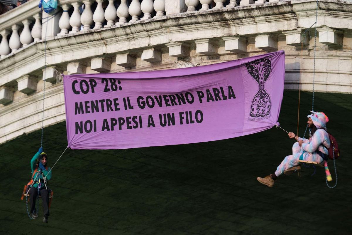 Protesta de activistas climáticos de la Rebelión de Extinción en Venecia y tiñen de  verdes las aguas del Gran Canal