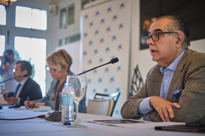 El presidente de la CEOE de Santa Cruz de Tenerife, José Carlos Francisco, presenta el libro "2019 La Economía Canaria en Gráficos".  | 03/06/2020 | Fotógrafo: Andrés Gutiérrez Taberne