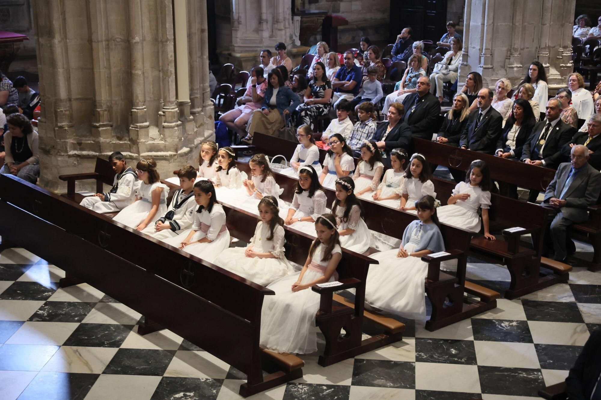 Así fue la misa del Corpus Christi en la catedral de Oviedo.