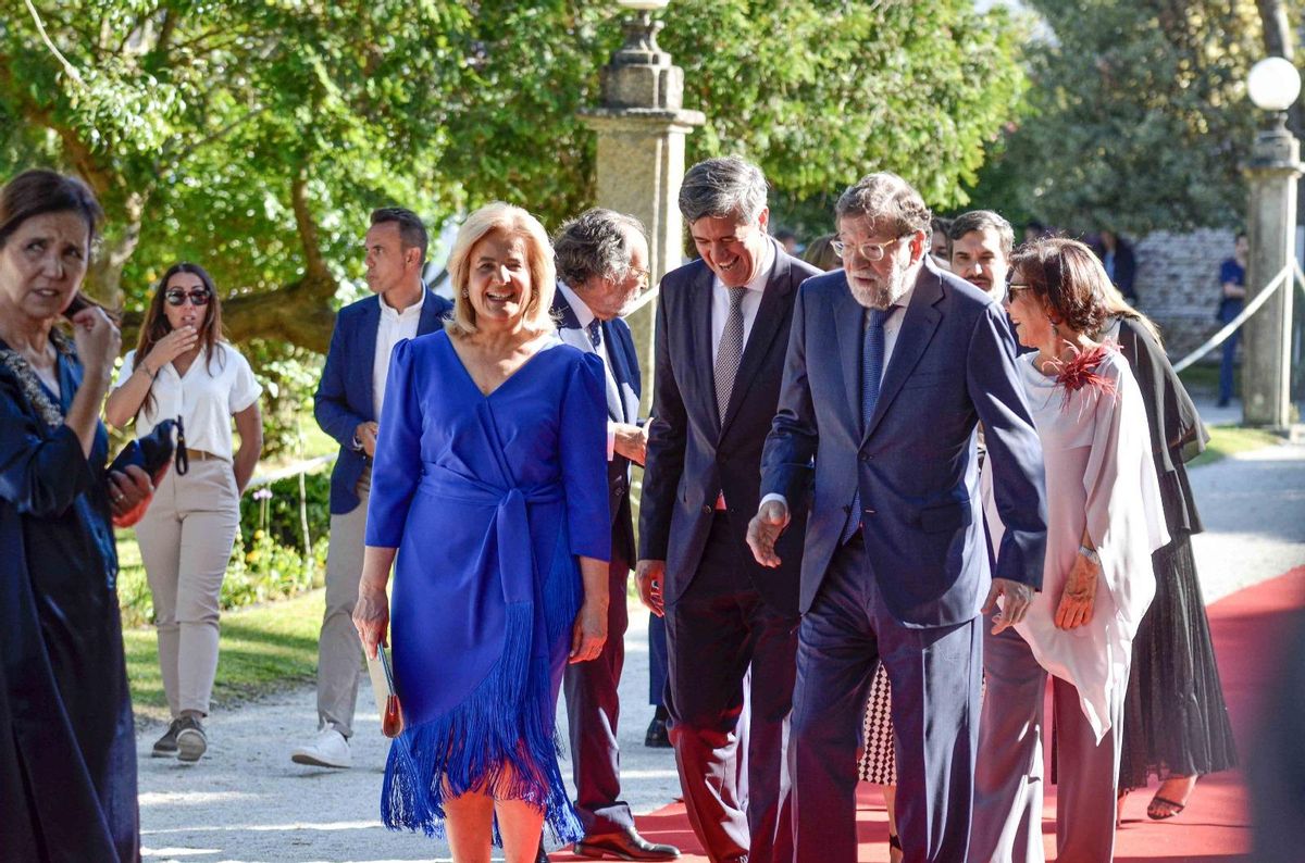 La llegada de Rajoy y Fátima Báñez.