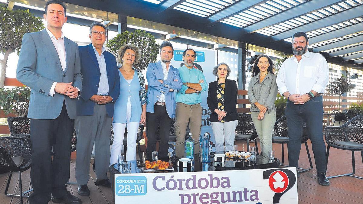 Los representantes de la ciudad, el director de Diario CÓRDOBA y el candidato de Hacemos Córdoba, en el Eurostar Palace antes de la entrevista.