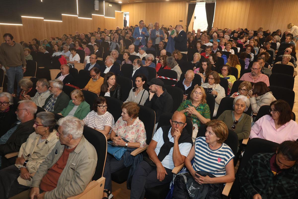 Público asistente a la representación de ayer de &quot;Divinas Palabras&quot; en el Auditorio de Vilanova.