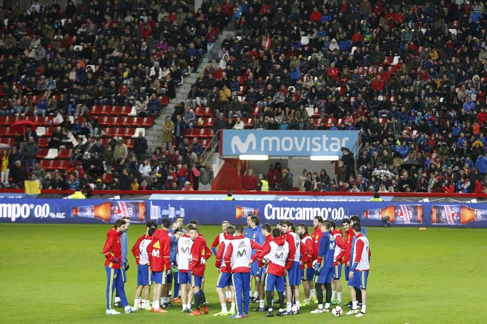 Entrenamiento de la selección española en El Molinón.