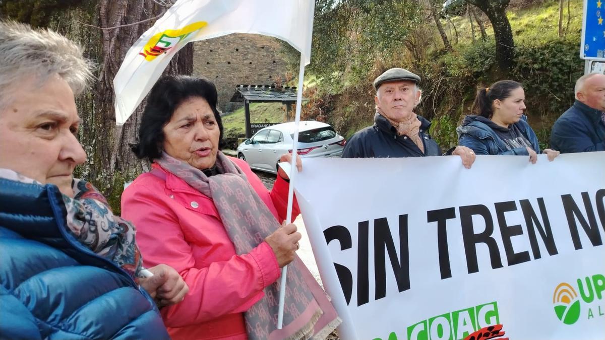 Rihonor se suma a la reivindicación por las paradas de tren