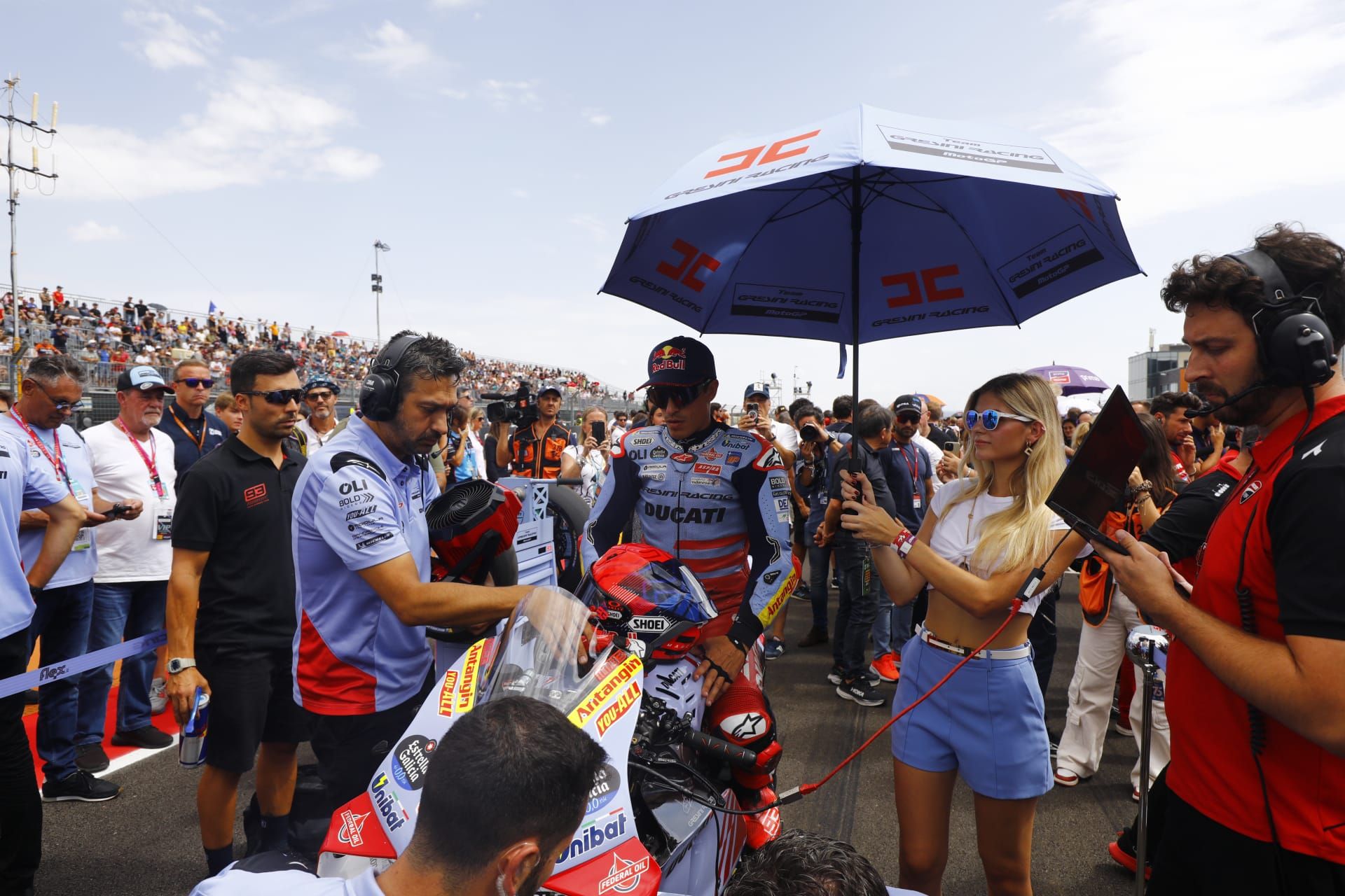 En imágenes | El público vuelve a disfrutar de los mejores motociclistas del mundo en Motorland