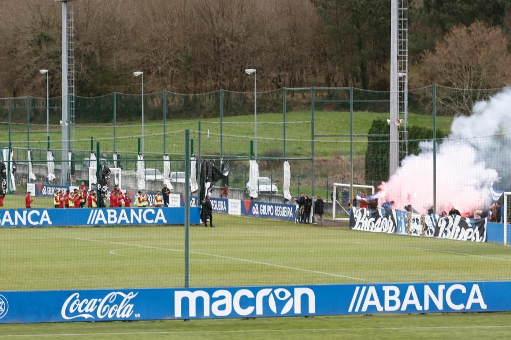 También los fabrilistas Montiel, Pedro López y Abeledo se entrenan con el primer equipo. La sesión en Abegondo contó con la presencia de los Riazor Blues.