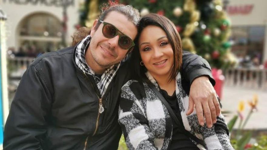 Ariadna Martínez Magaña, junto a su esposo, Felipe Antonio Díaz, la pasada Navidad.