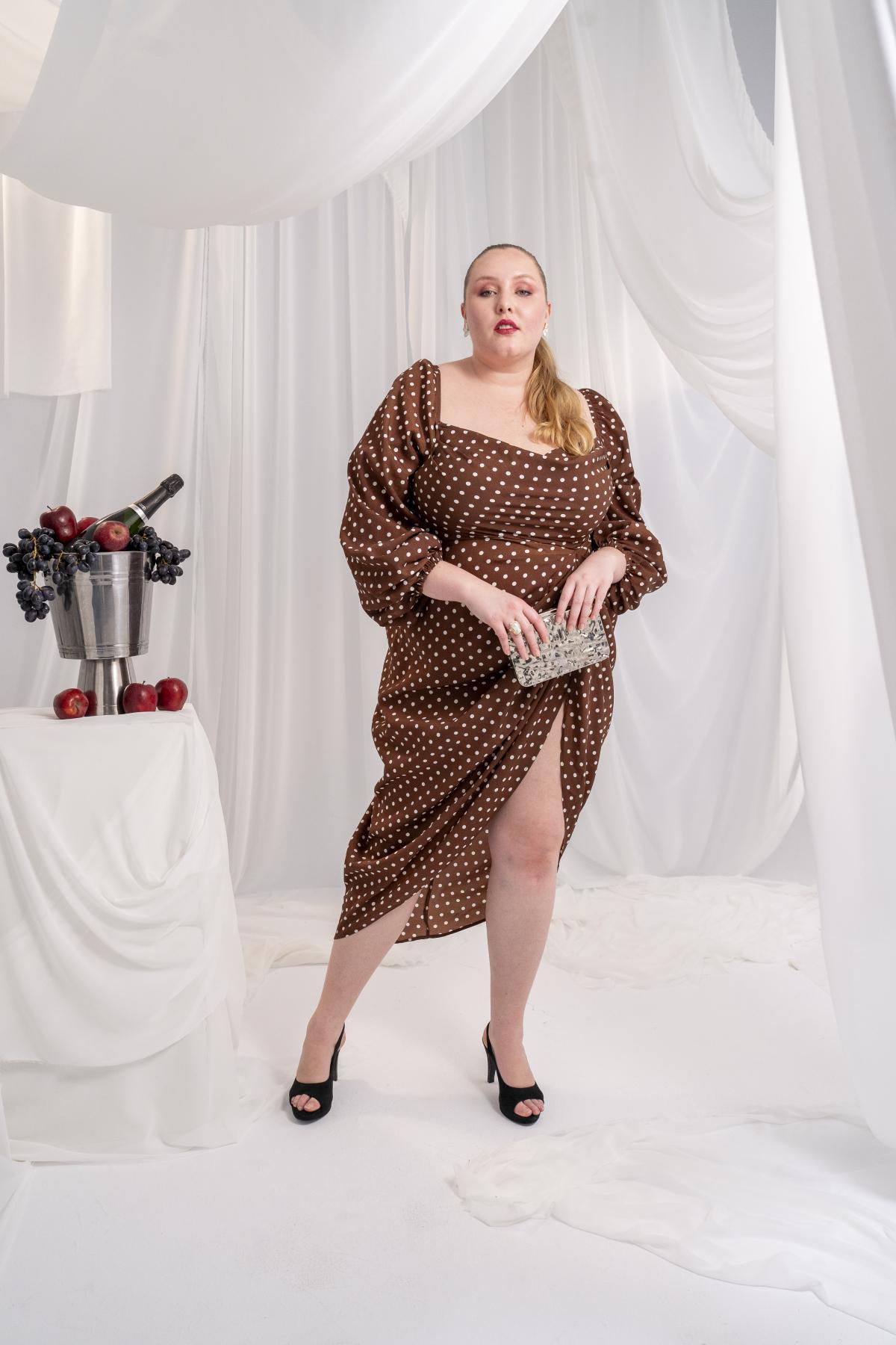 Vestido marrón con lunares blancos de Shein