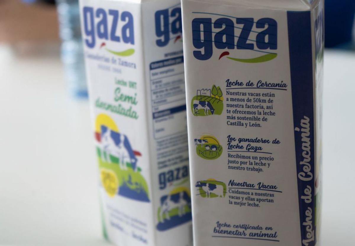 Lateral del envase de Leche Gaza, donde ahora aparece una ganadera. | JLF