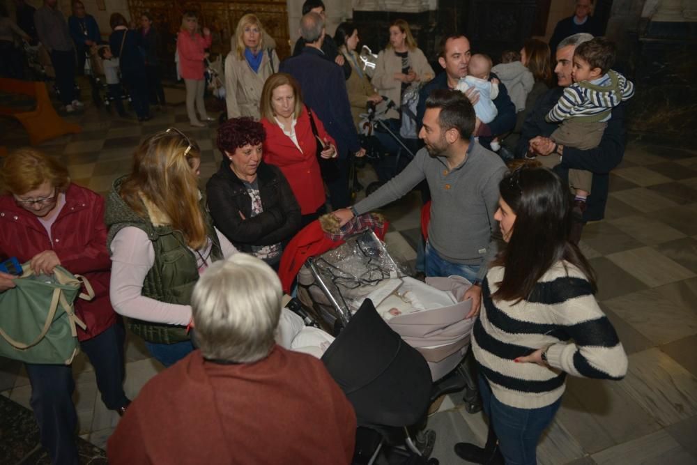 Los bebés, bajo el manto de la Fuensanta