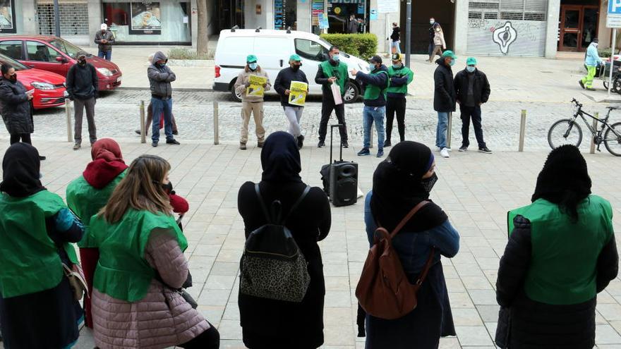 L&#039;assemblea de la PAH Girona Salt davant la seu de la Generalitat